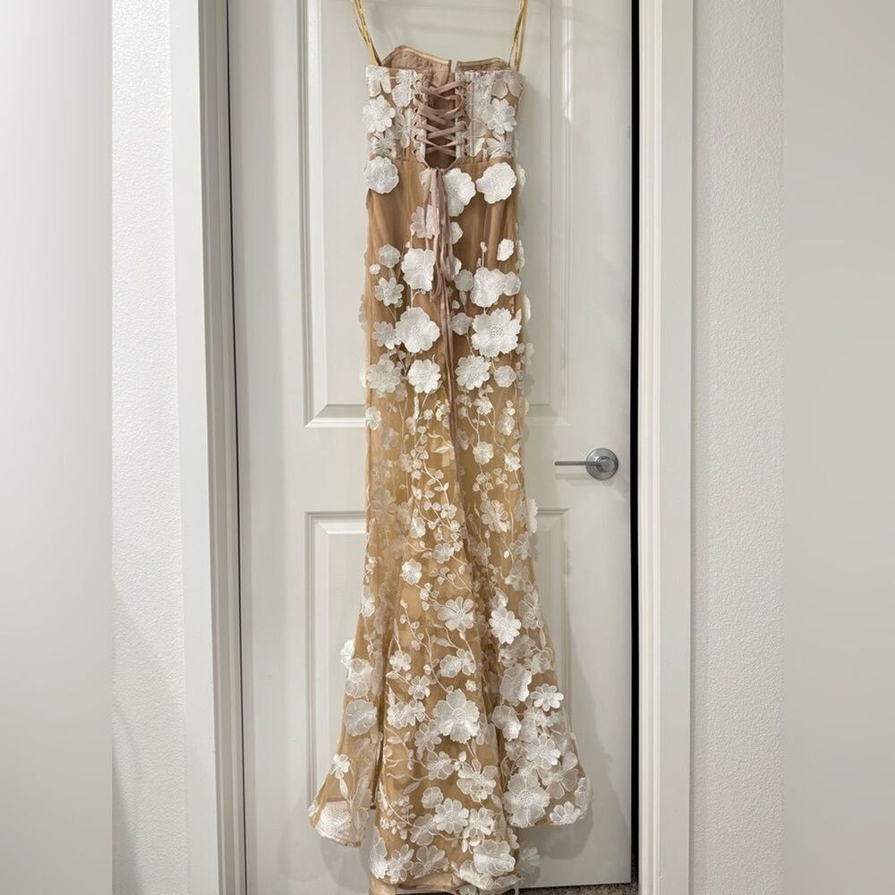 NWOT BRONX AND ABNCO Jasmine Strapless Floral Wedding Bridal Gown in White - Picture 7 of 11